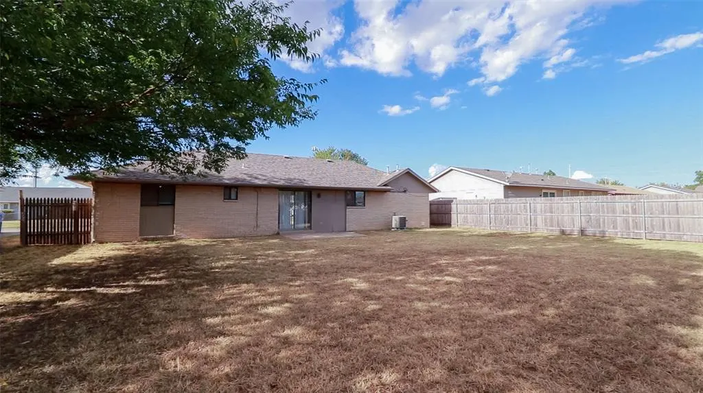 Photo 14 — 2204 Lafayette Drive, Norman, OK 73071