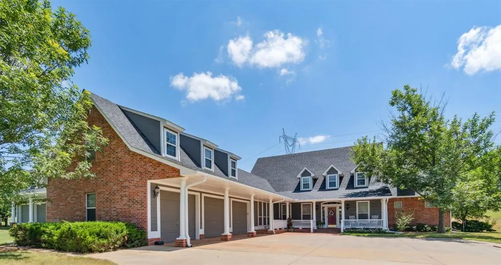 Photo 2 — 614 Little River Road, Norman, OK 73071