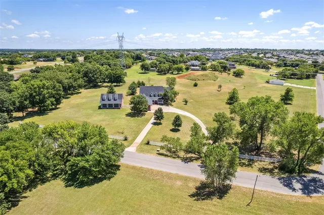 Photo 4 — 614 Little River Road, Norman, OK 73071