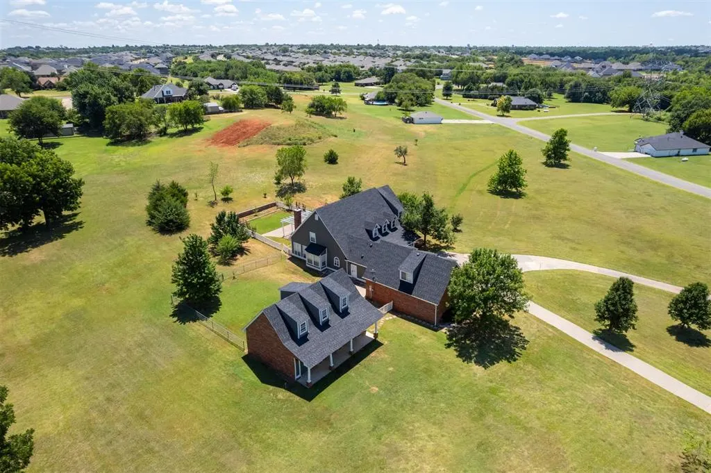 Photo 5 — 614 Little River Road, Norman, OK 73071