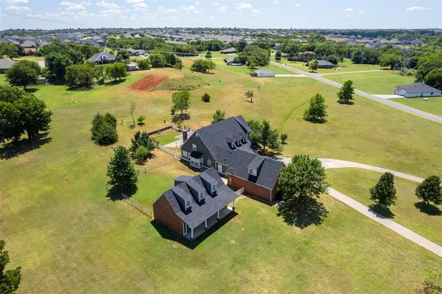 Photo 5 — 614 Little River Road, Norman, OK 73071