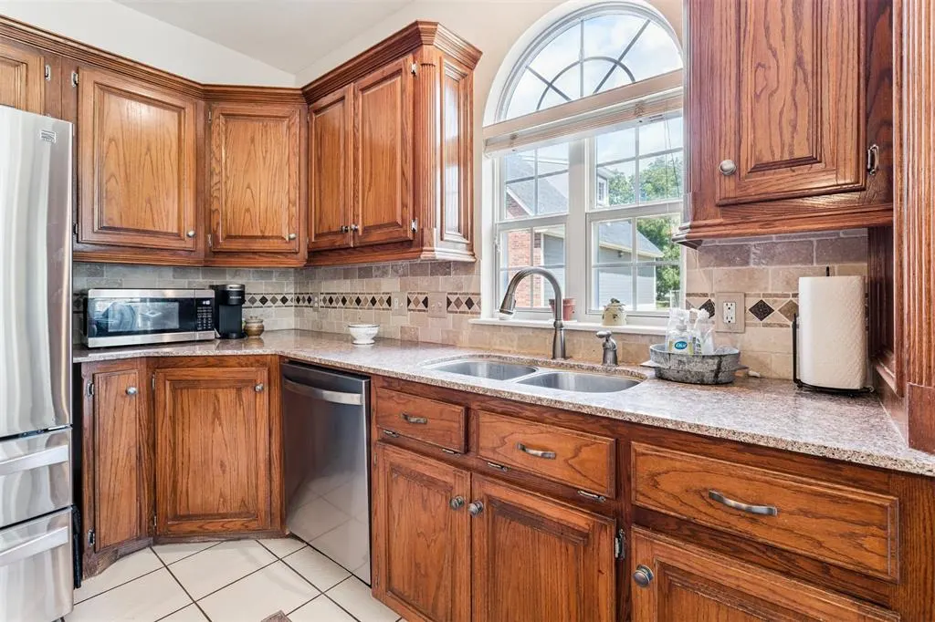 Photo 16 — 614 Little River Road, Norman, OK 73071