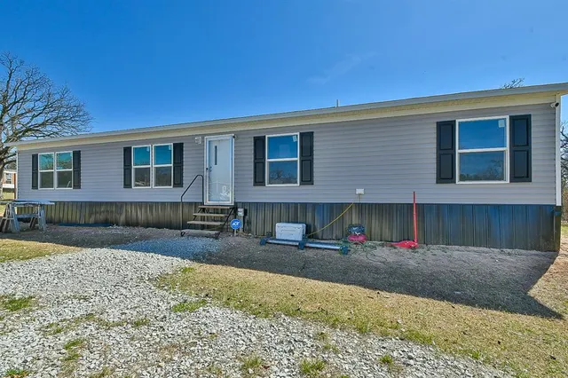 Front exterior — 331899 E Timber Lane, Wellston, OK 74881