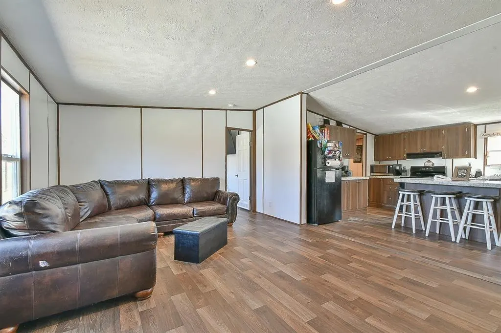 Photo 3 — 331899 E Timber Lane, Wellston, OK 74881