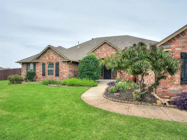 Photo 4 — 4651 Vista Valley Lane, Edmond, OK 73025