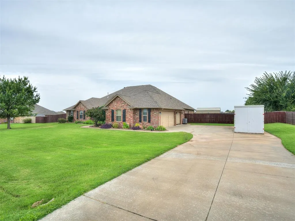 Photo 5 — 4651 Vista Valley Lane, Edmond, OK 73025