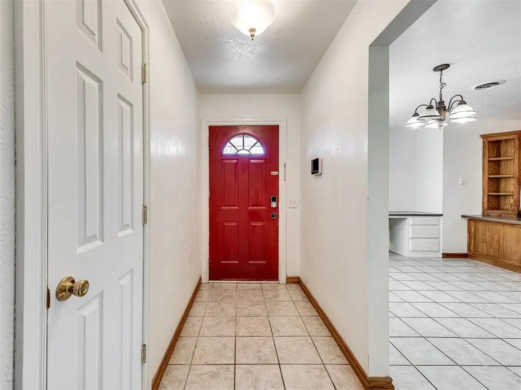 Photo 5 — 102 S Magers Avenue, Maysville, OK 73057