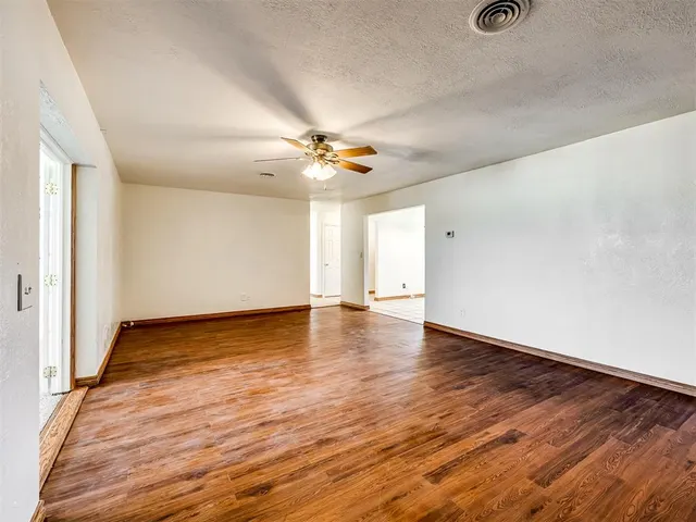 Photo 8 — 102 S Magers Avenue, Maysville, OK 73057