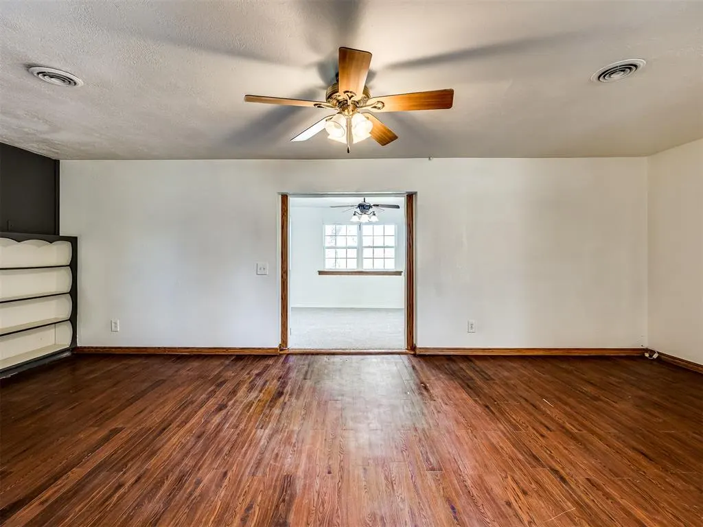 Photo 9 — 102 S Magers Avenue, Maysville, OK 73057