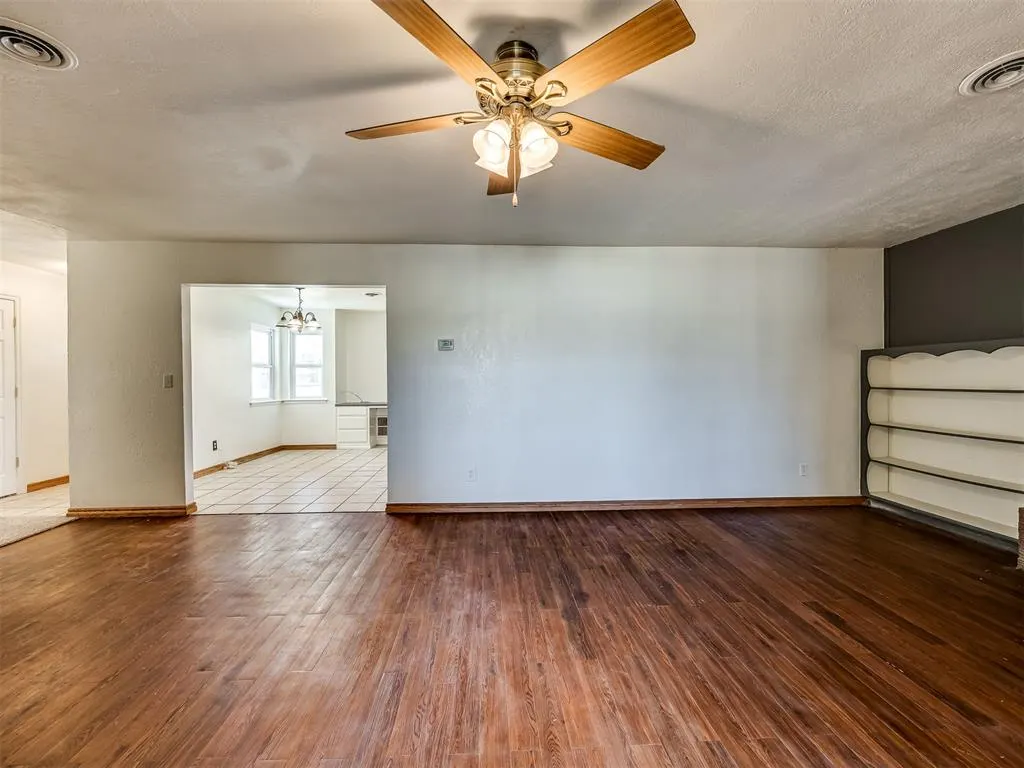Photo 10 — 102 S Magers Avenue, Maysville, OK 73057