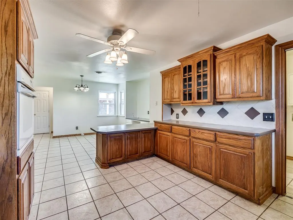 Photo 13 — 102 S Magers Avenue, Maysville, OK 73057