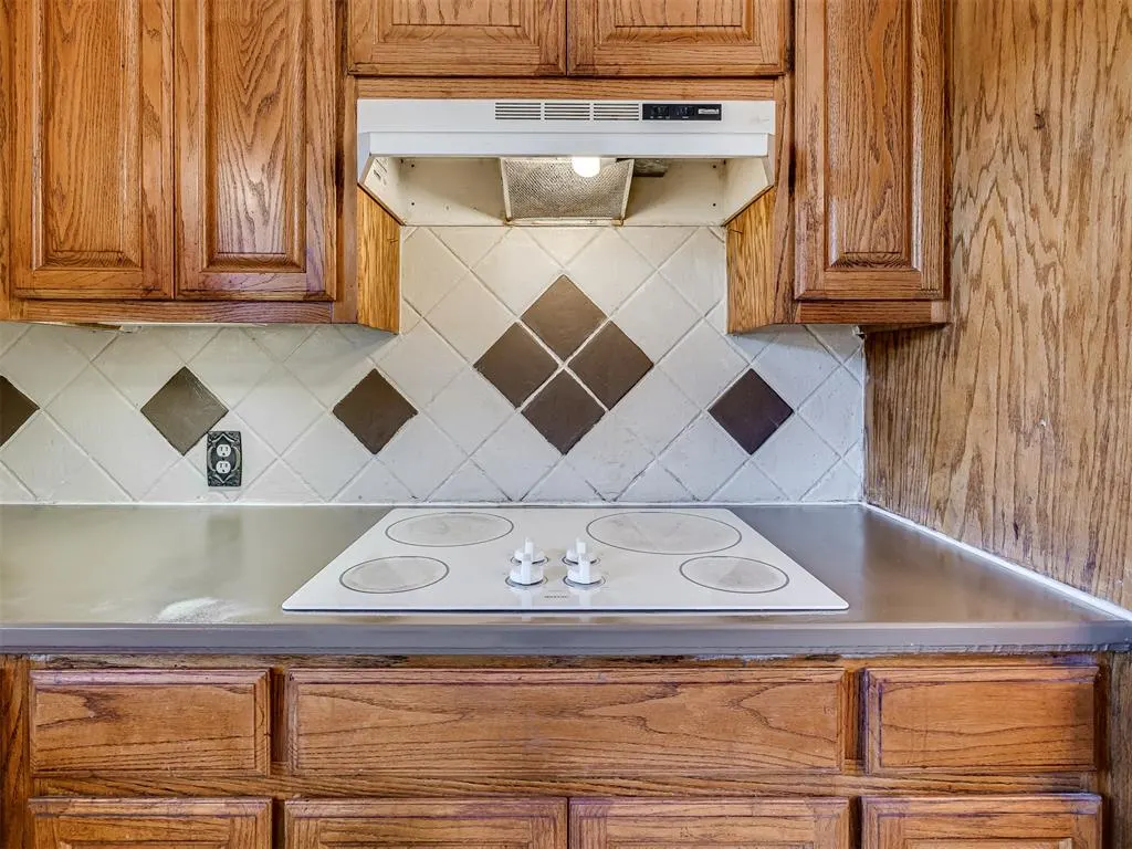Photo 15 — 102 S Magers Avenue, Maysville, OK 73057