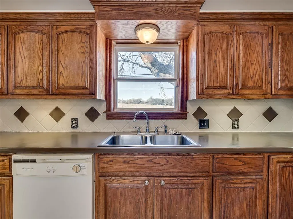 Photo 16 — 102 S Magers Avenue, Maysville, OK 73057