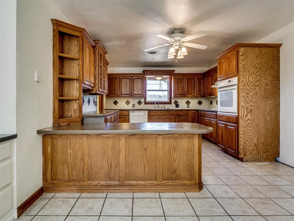 Photo 19 — 102 S Magers Avenue, Maysville, OK 73057