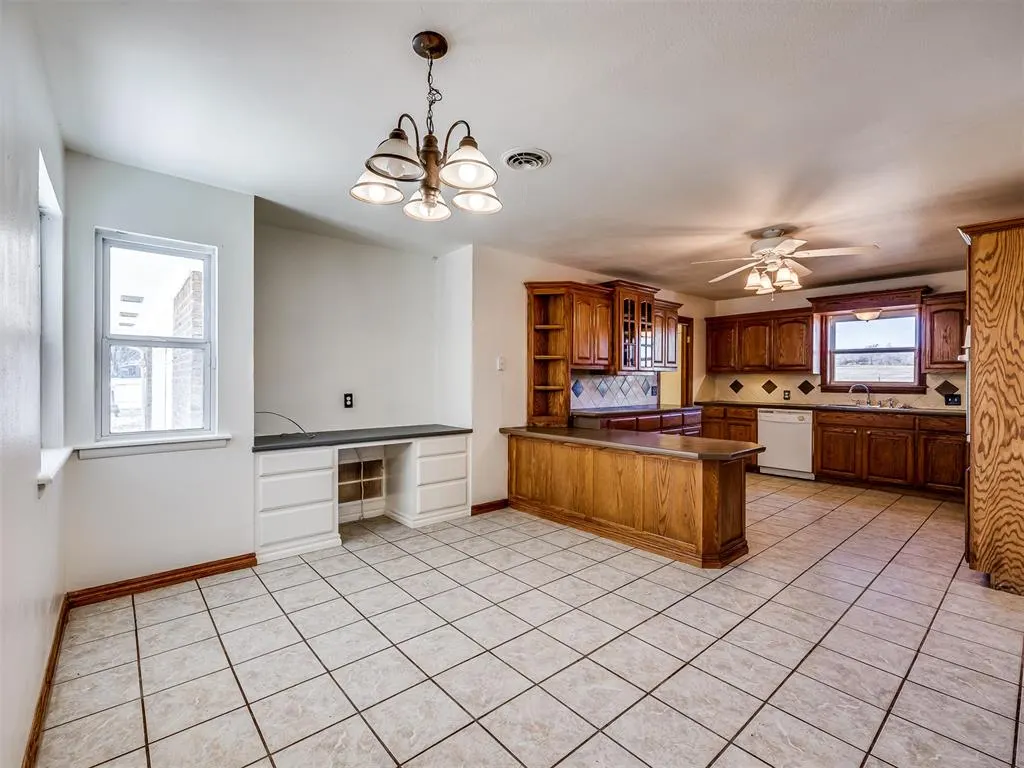 Photo 21 — 102 S Magers Avenue, Maysville, OK 73057