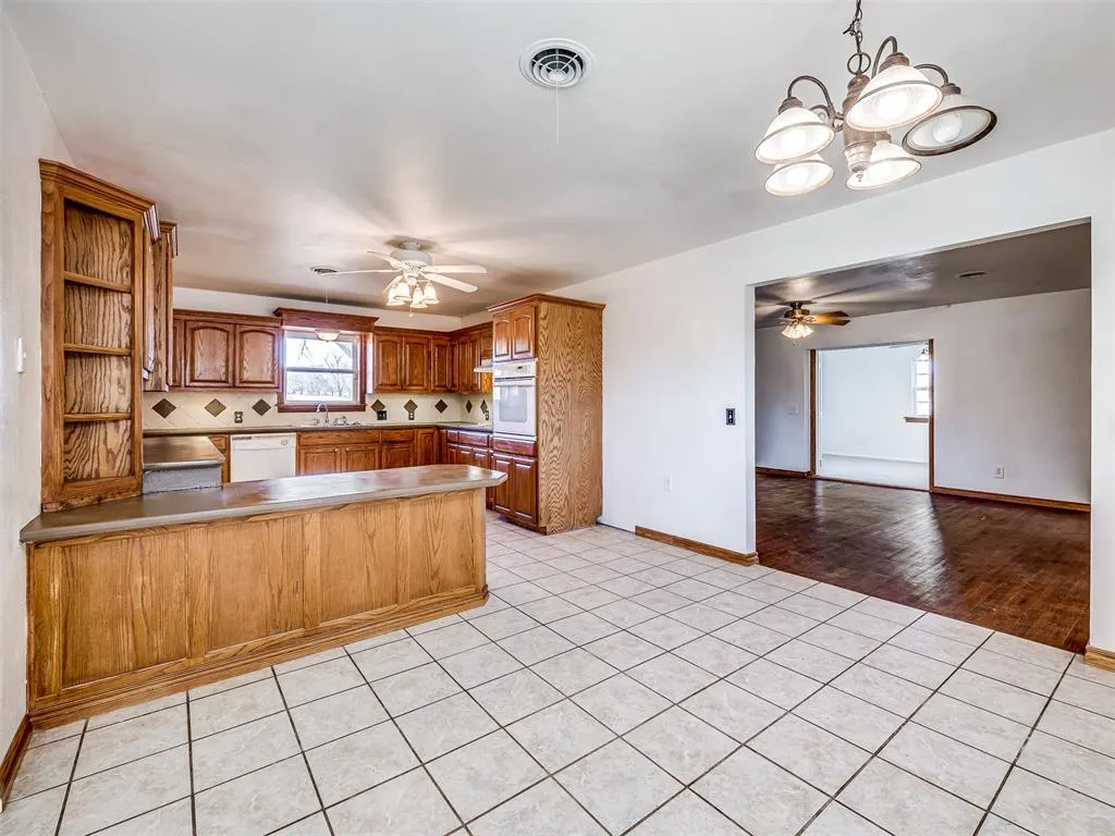 Photo 22 — 102 S Magers Avenue, Maysville, OK 73057