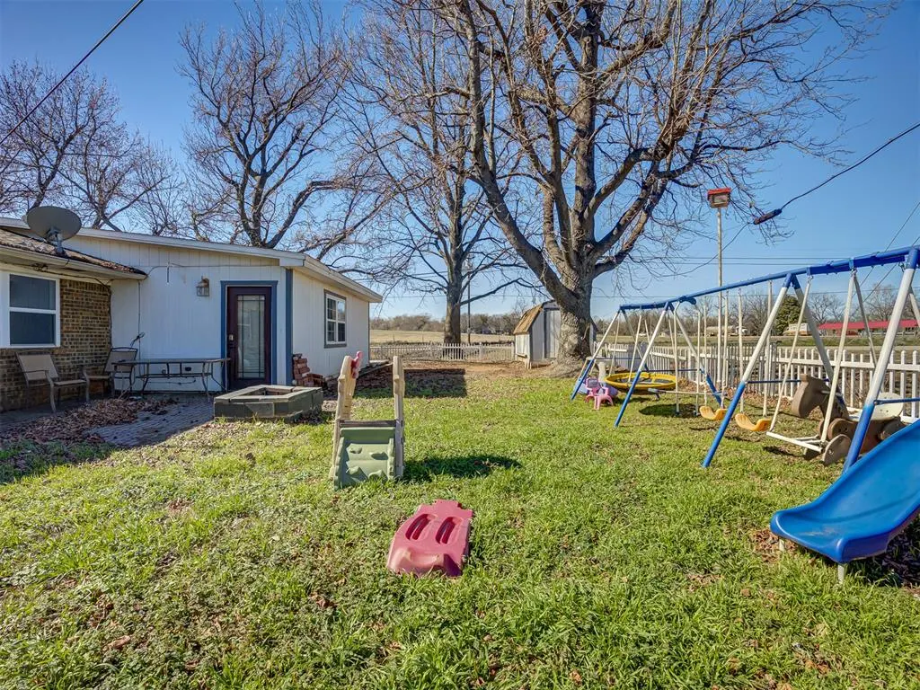 Photo 44 — 102 S Magers Avenue, Maysville, OK 73057