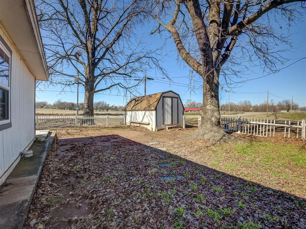Photo 46 — 102 S Magers Avenue, Maysville, OK 73057