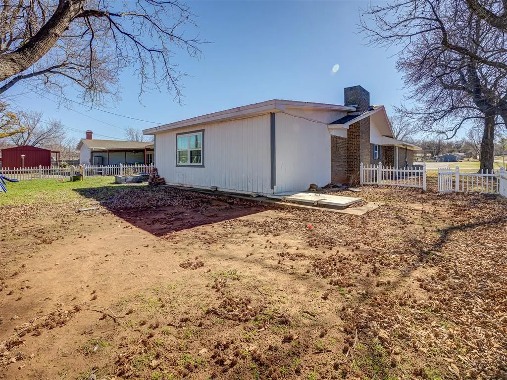 Photo 47 — 102 S Magers Avenue, Maysville, OK 73057