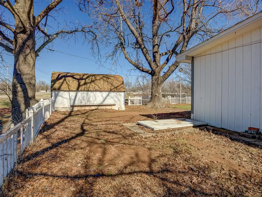 Photo 48 — 102 S Magers Avenue, Maysville, OK 73057