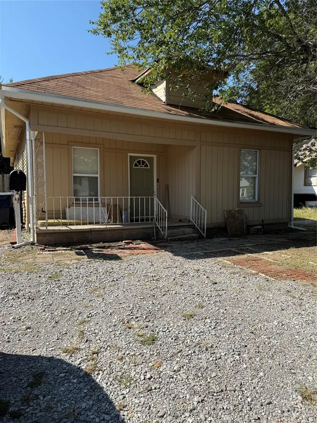 Front exterior — 1004 NW 98th Street, Oklahoma City, OK 73114