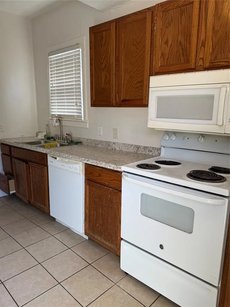 Photo 3 — 1004 NW 98th Street, Oklahoma City, OK 73114