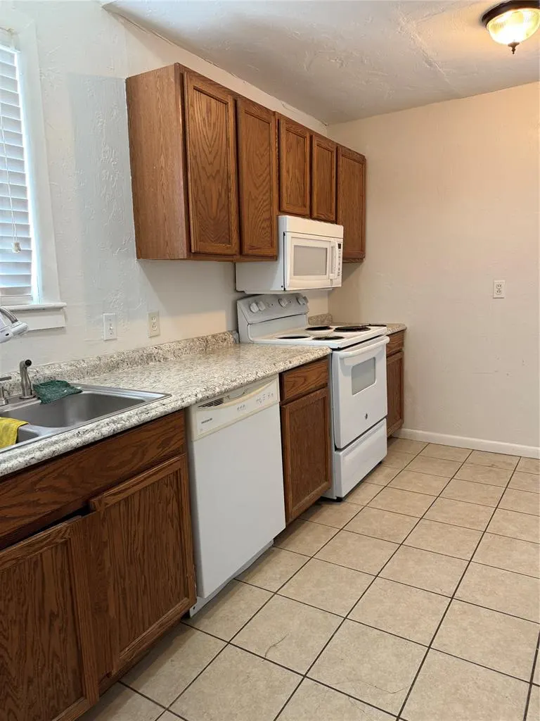 Photo 4 — 1004 NW 98th Street, Oklahoma City, OK 73114