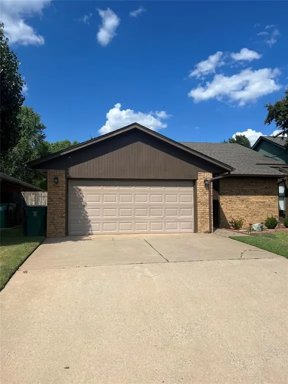 Photo 2 — 12920 Westpark Place, Oklahoma City, OK 73142