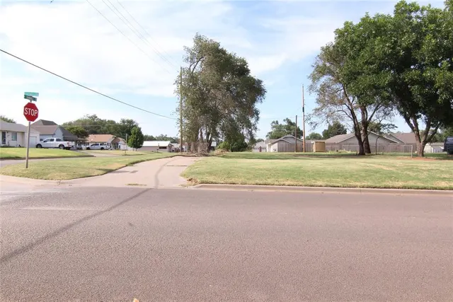 Photo 5 — 1023 W A Avenue, Elk City, OK 73644-6634