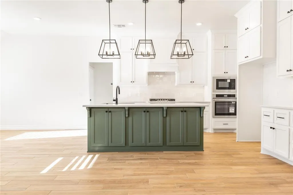 Photo 3 — 3902 Lleyton Drive, Norman, OK 73072