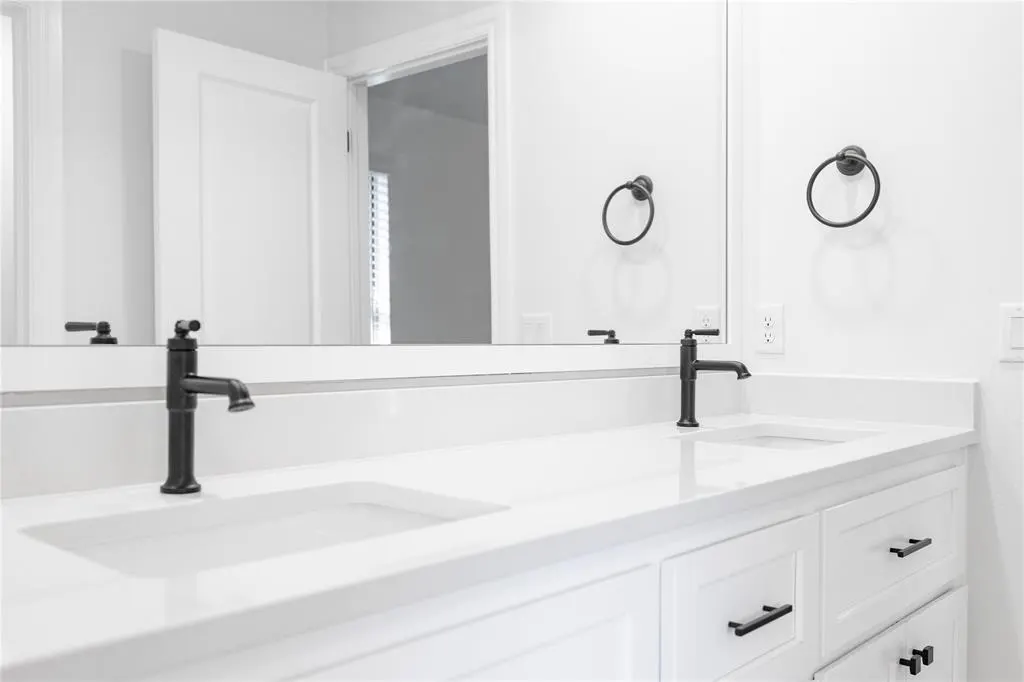 Photo 14 — 3902 Lleyton Drive, Norman, OK 73072