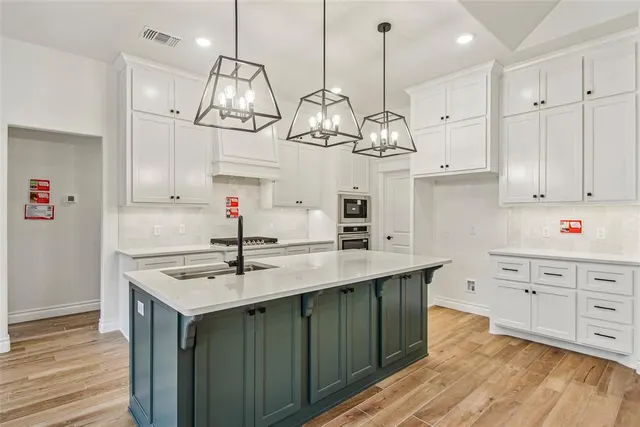 Photo 4 — 3902 Lleyton Drive, Norman, OK 73072