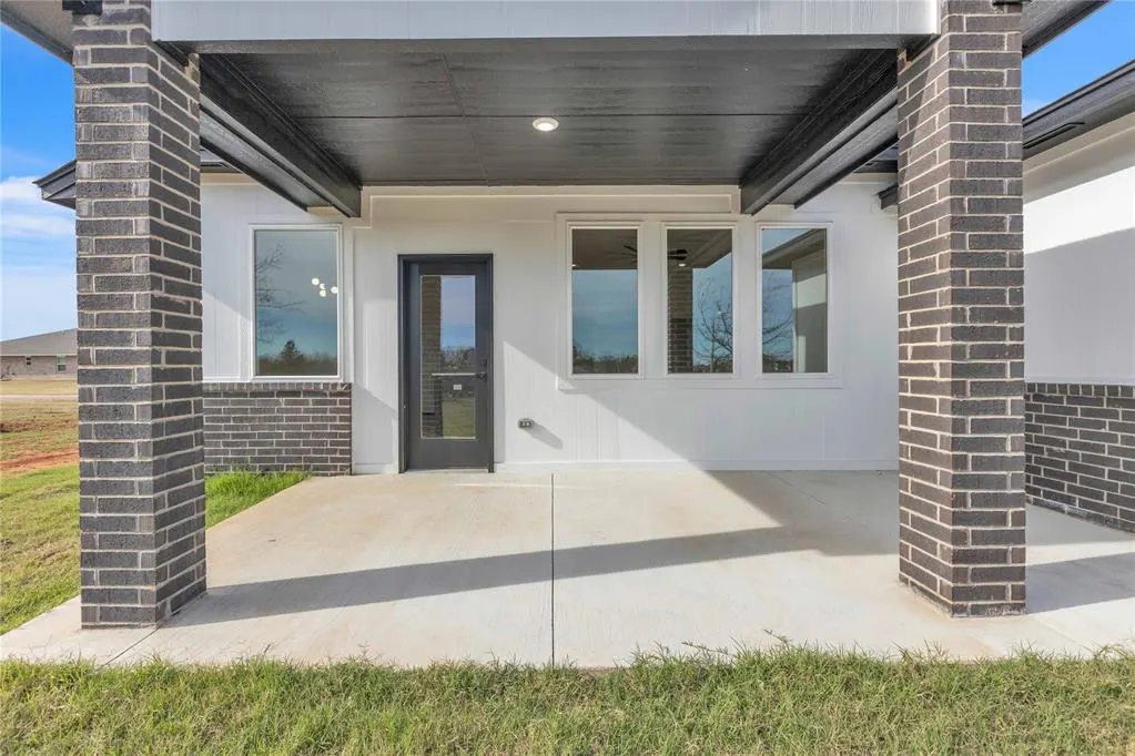 Photo 5 — 642 Grand Sycamore Drive, Washington, OK 73093