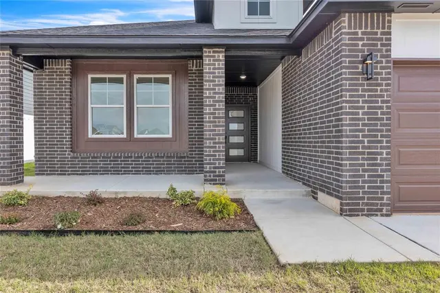 Photo 6 — 642 Grand Sycamore Drive, Washington, OK 73093
