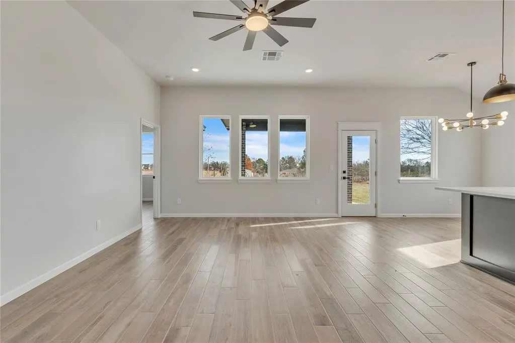 Photo 11 — 642 Grand Sycamore Drive, Washington, OK 73093
