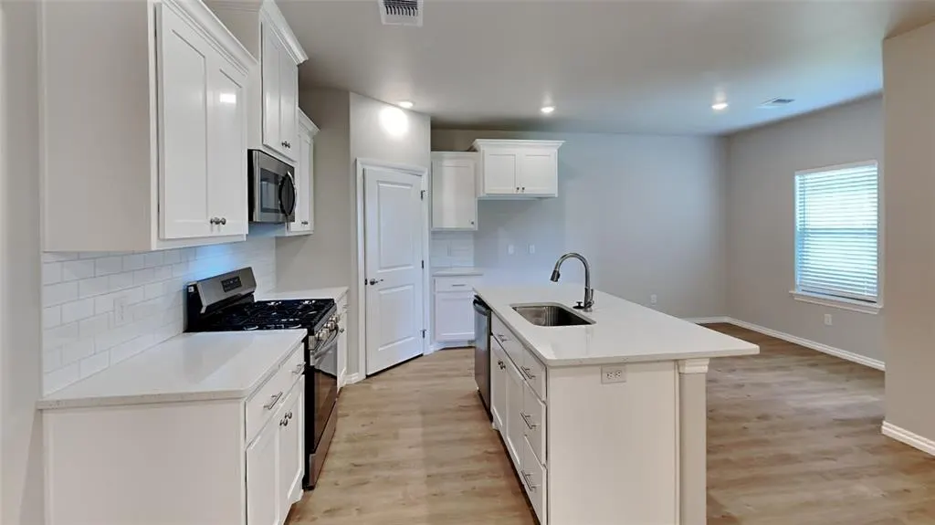 Photo 3 — 6929 Labelle Drive, Warr Acres, OK 73132