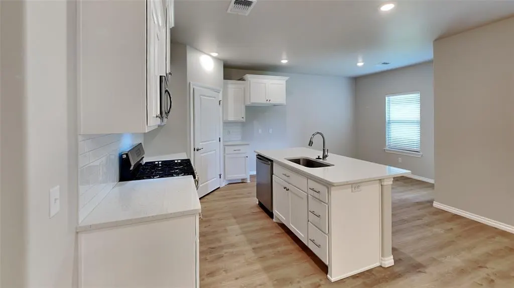 Photo 6 — 6929 Labelle Drive, Warr Acres, OK 73132