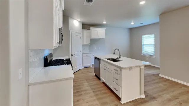 Photo 6 — 6929 Labelle Drive, Warr Acres, OK 73132
