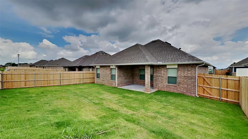 Photo 16 — 6929 Labelle Drive, Warr Acres, OK 73132