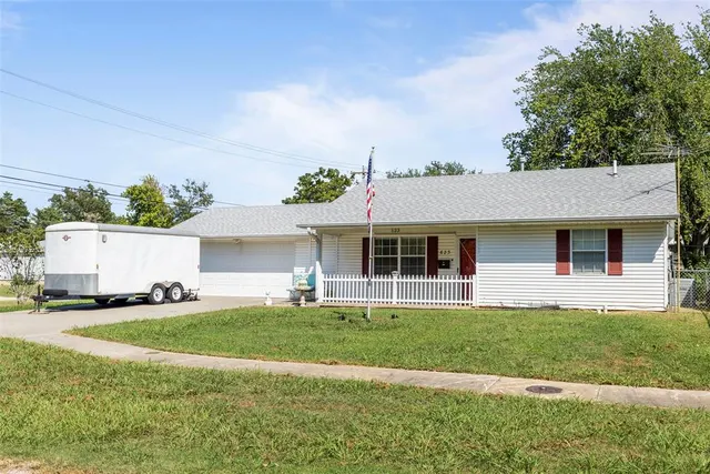 Photo 2 — 623 N 2nd Street, Tecumseh, OK 74873
