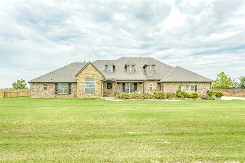 Photo 2 — 4741 Hillside Lane, Edmond, OK 73025