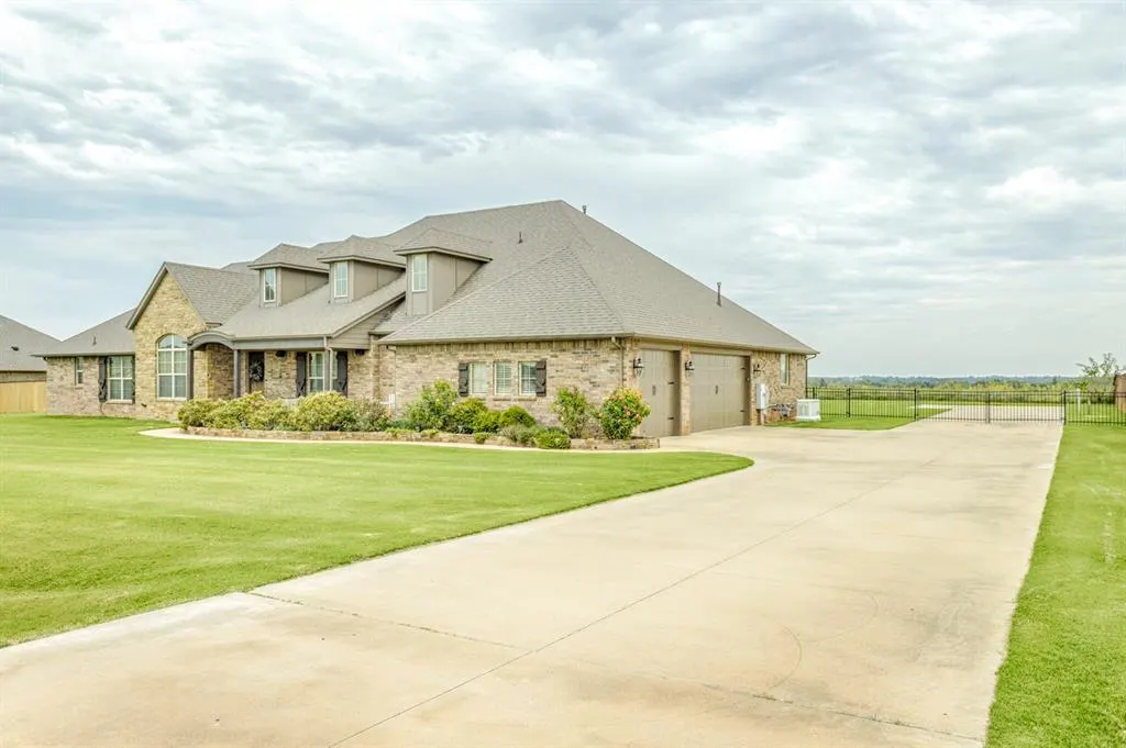 Photo 4 — 4741 Hillside Lane, Edmond, OK 73025