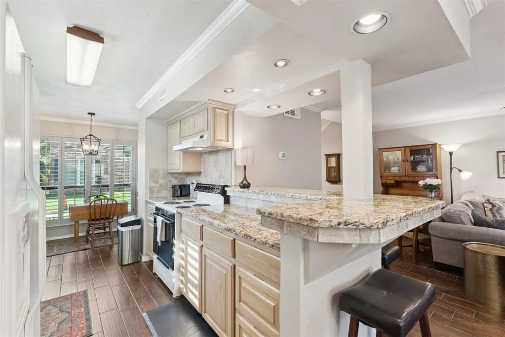 Photo 7 — 6500 N Grand Boulevard 190, Oklahoma City, OK 73116