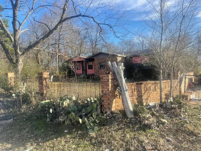 Front exterior — 1724 E Hayes Street, Okmulgee, OK 74447