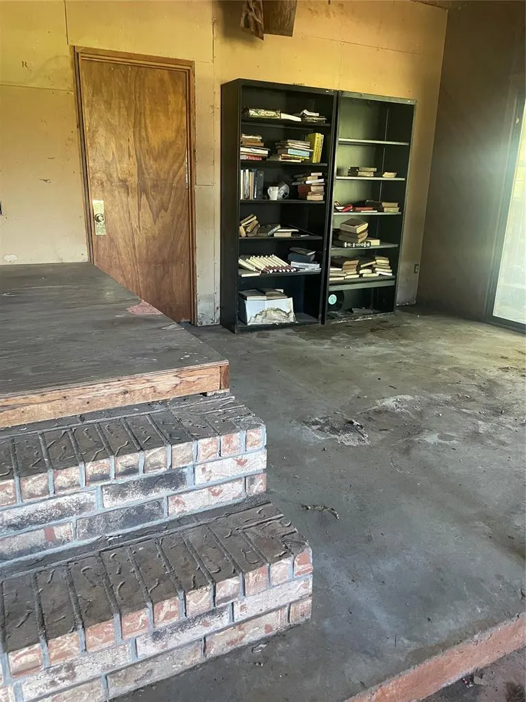 Photo 3 — 1724 E Hayes Street, Okmulgee, OK 74447