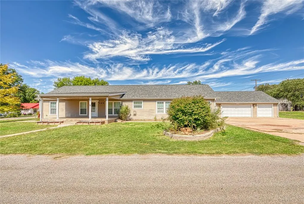 Front exterior — 123 W GRAND Avenue, Sayre, OK 73662