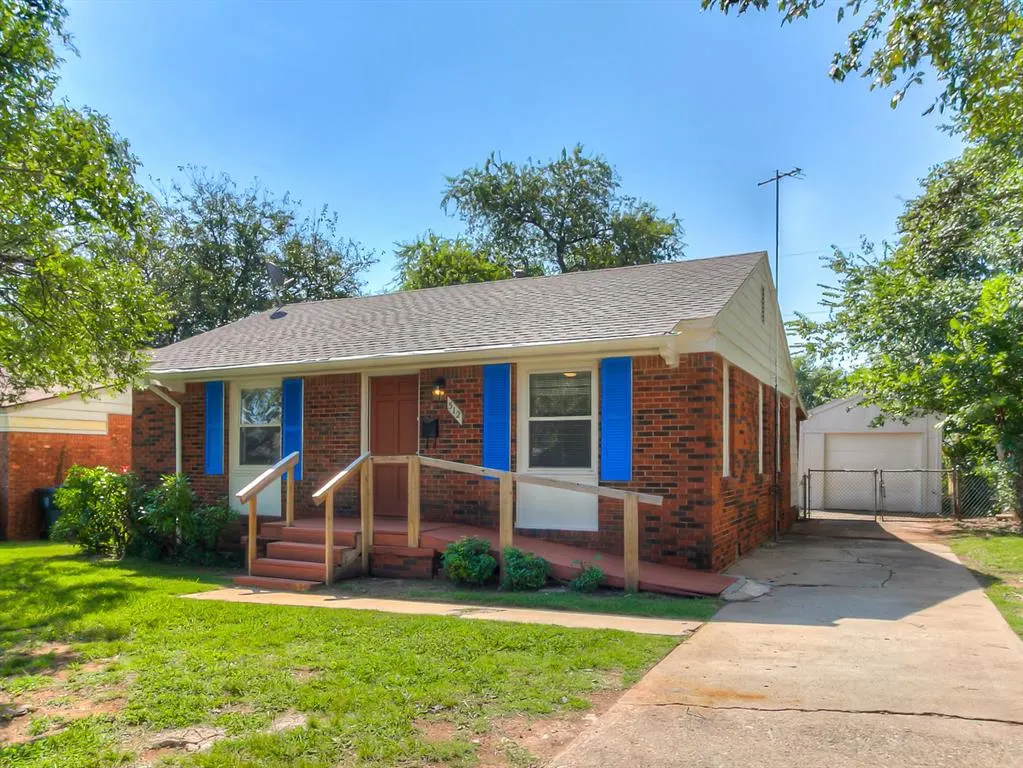 Front exterior — 512 E Grumman Drive, Midwest City, OK 73110