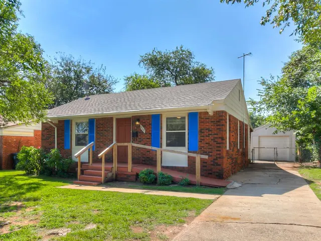 Front exterior — 512 E Grumman Drive, Midwest City, OK 73110