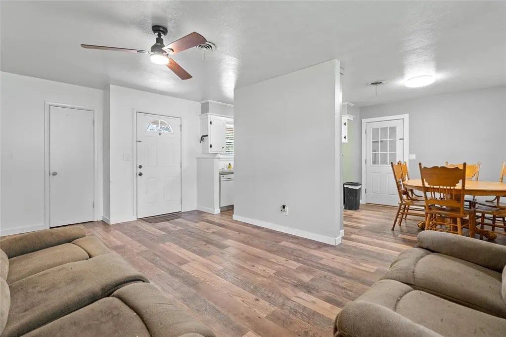 Photo 5 — 910 2nd Street, Maysville, OK 73057