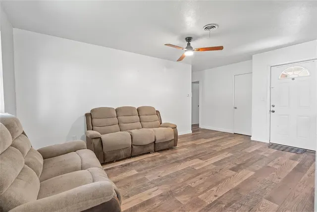 Photo 6 — 910 2nd Street, Maysville, OK 73057